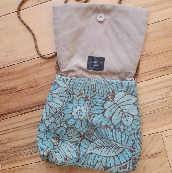 Dana Herbert / Purse/ Beautiful floral design, Excellent condition! - Picture 2 of 3
